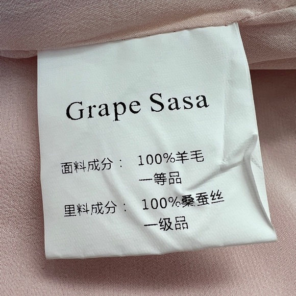 Elegant Pink Wool Coat with Mulberry Silk Lining Timeless Luxurious Design Dior - Picture 7 of 9